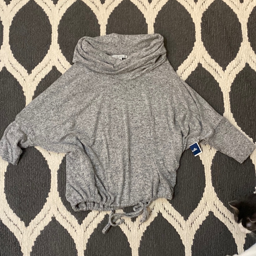 Gray sweater: Medium